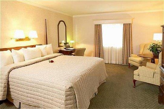 The Inn At Reading Hotel & Conference Center Номер фото