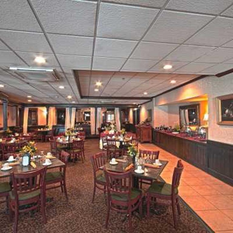 The Inn At Reading Hotel & Conference Center Экстерьер фото