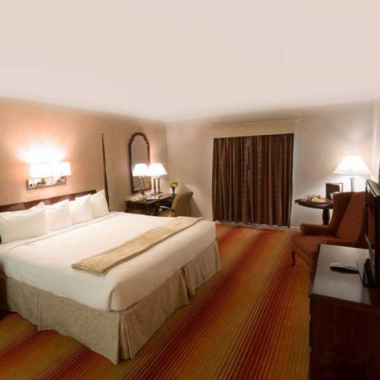 The Inn At Reading Hotel & Conference Center Экстерьер фото