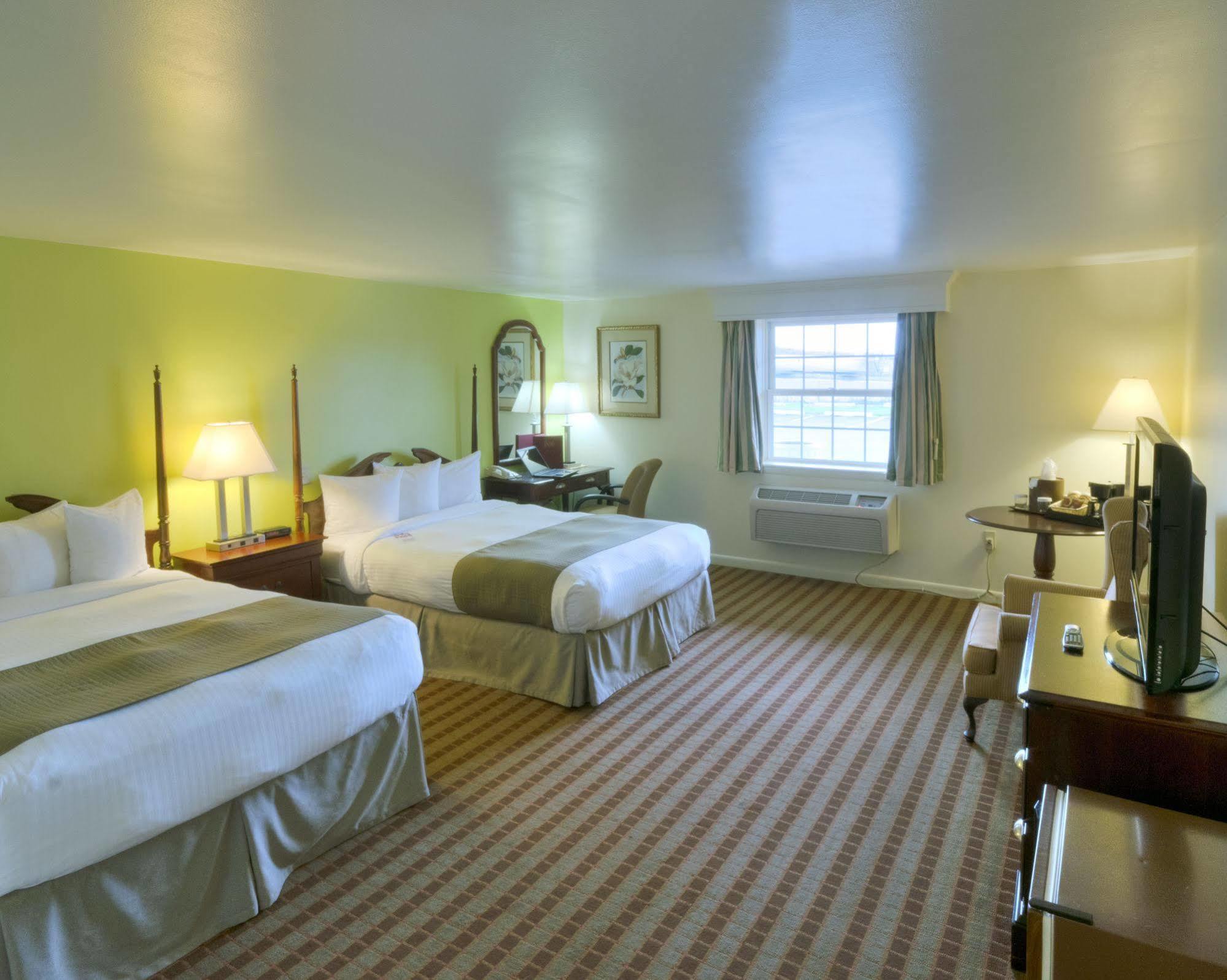 The Inn At Reading Hotel & Conference Center Экстерьер фото
